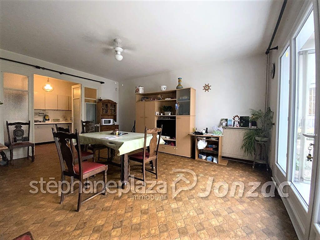 Achat maison à vendre 4 chambres 213 m² - Saint-Genis-de-Saintonge