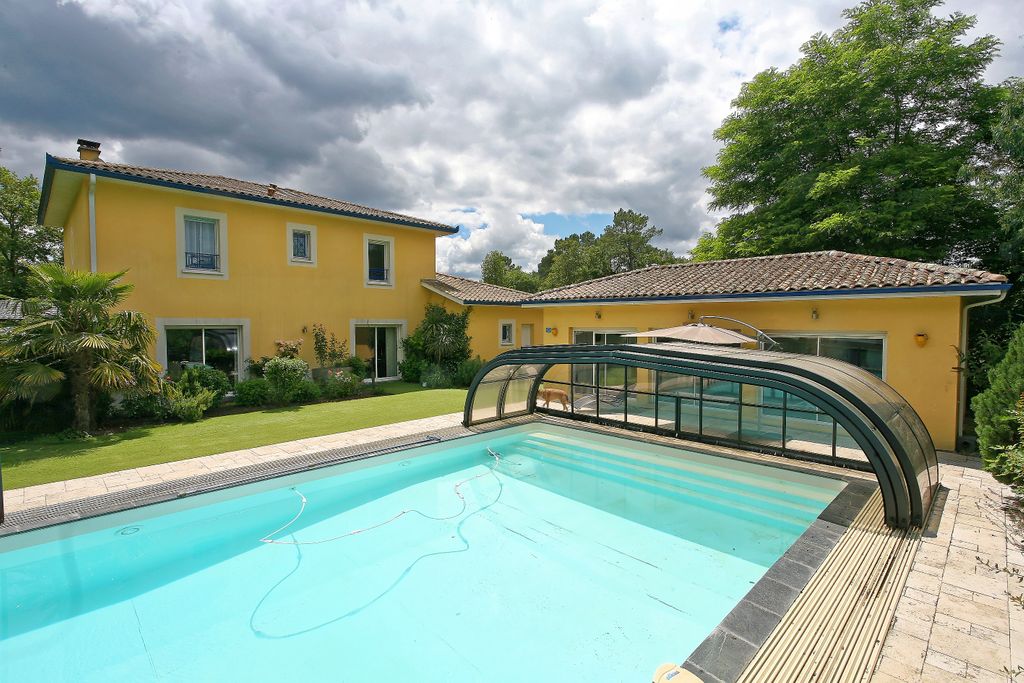 Achat maison à vendre 4 chambres 221 m² - Saint-Selve