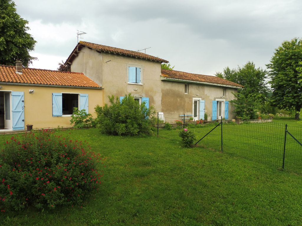 Achat maison à vendre 4 chambres 147 m² - Aubeterre-sur-Dronne