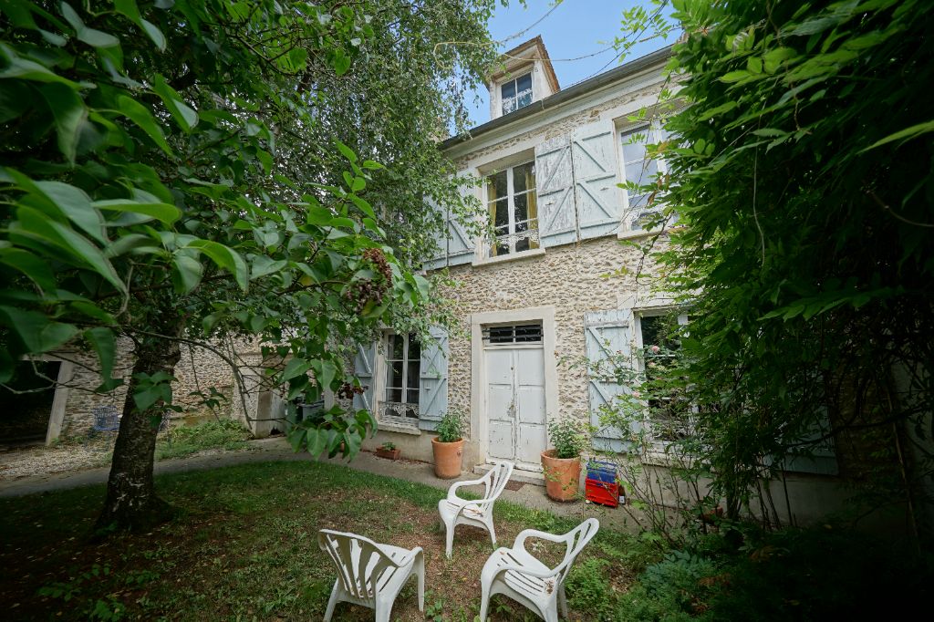 Achat maison à vendre 5 chambres 190 m² - Montfort-l'Amaury