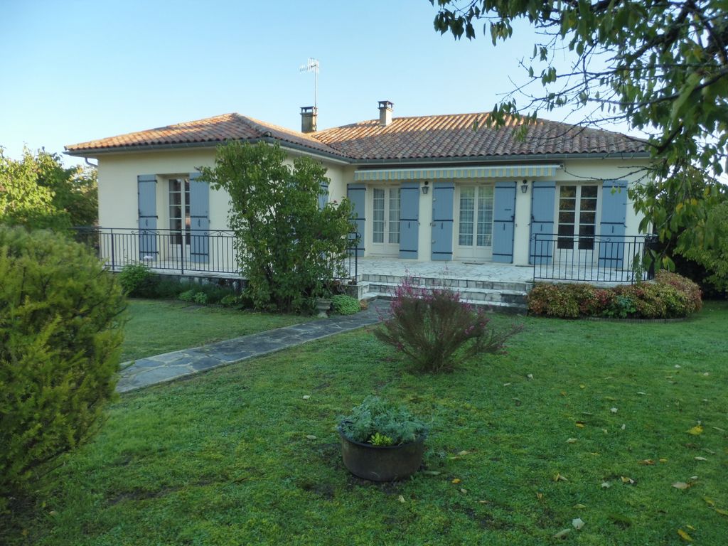 Achat maison à vendre 3 chambres 1 205 m² - Ribérac