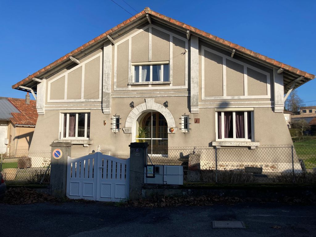 Achat maison à vendre 5 chambres 178 m² - Confolens