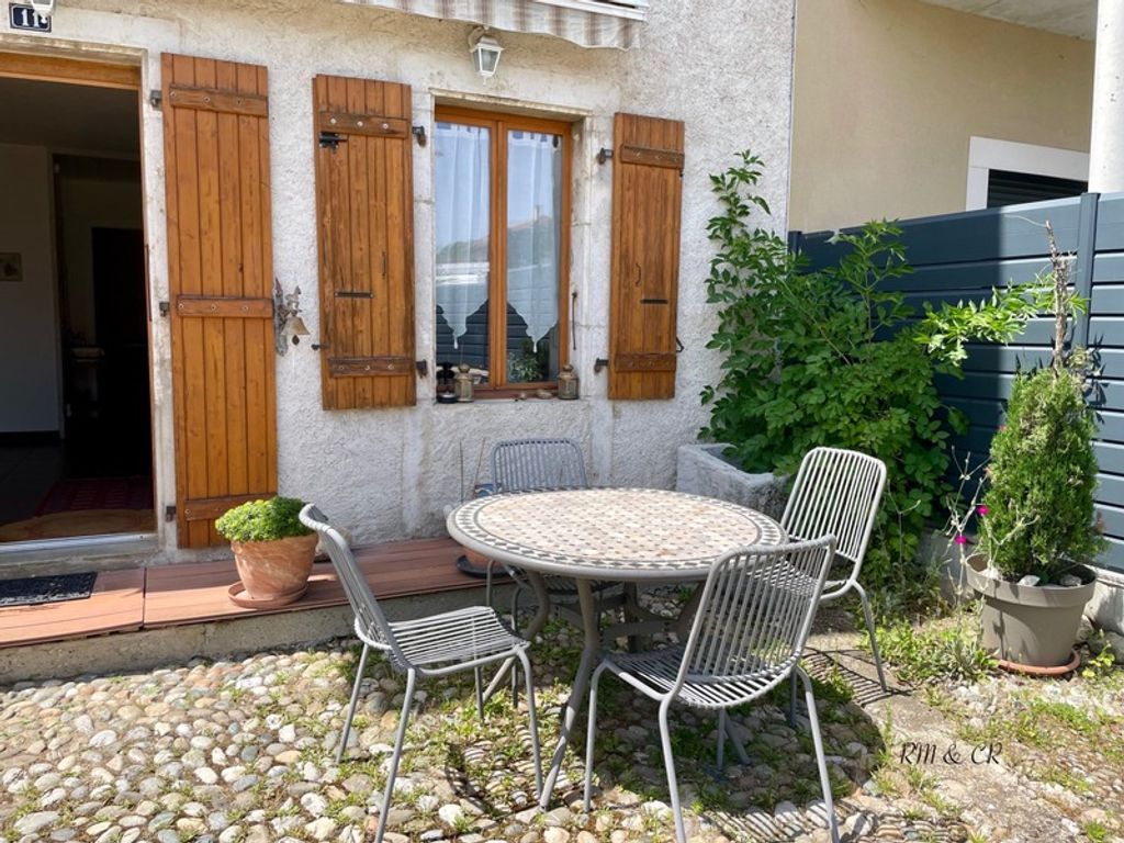 Achat maison à vendre 3 chambres 159 m² - Saint-Genis-Pouilly