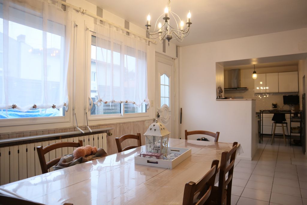 Achat maison à vendre 3 chambres 119 m² - Châteaubernard