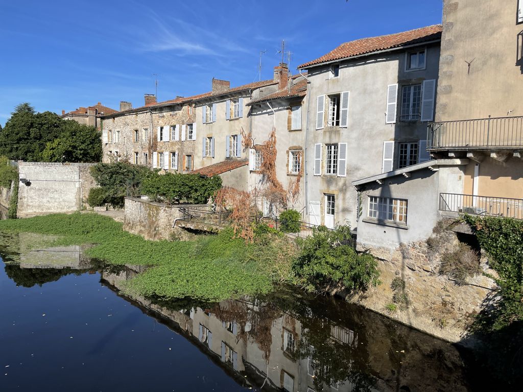 Achat maison à vendre 4 chambres 117 m² - Confolens