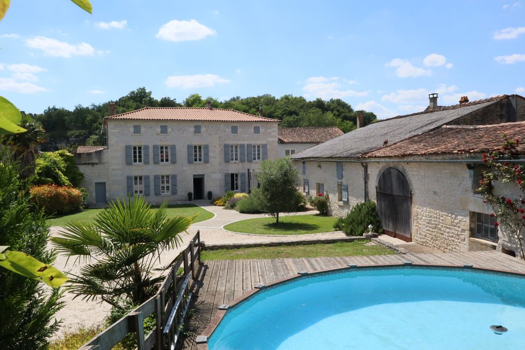 Achat maison à vendre 4 chambres 257 m² - Bourg-Charente