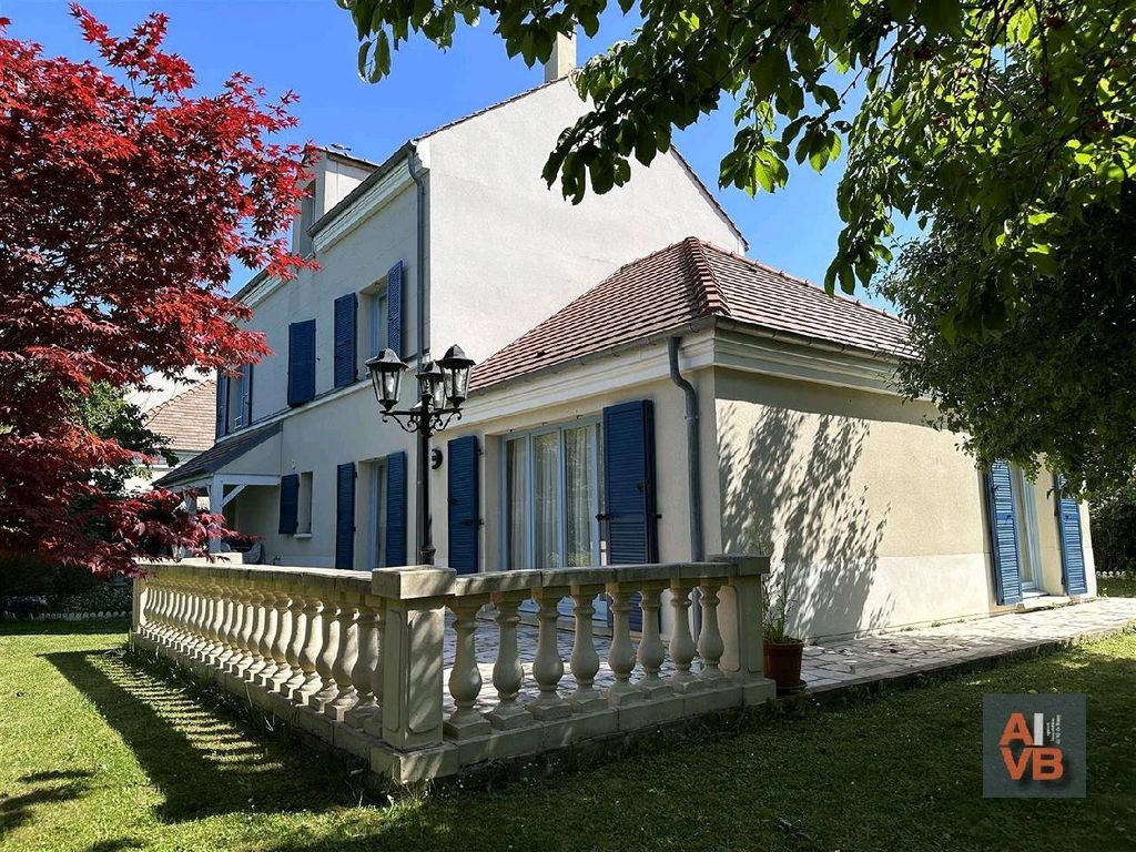 Achat maison à vendre 4 chambres 163 m² - Bussy-Saint-Georges