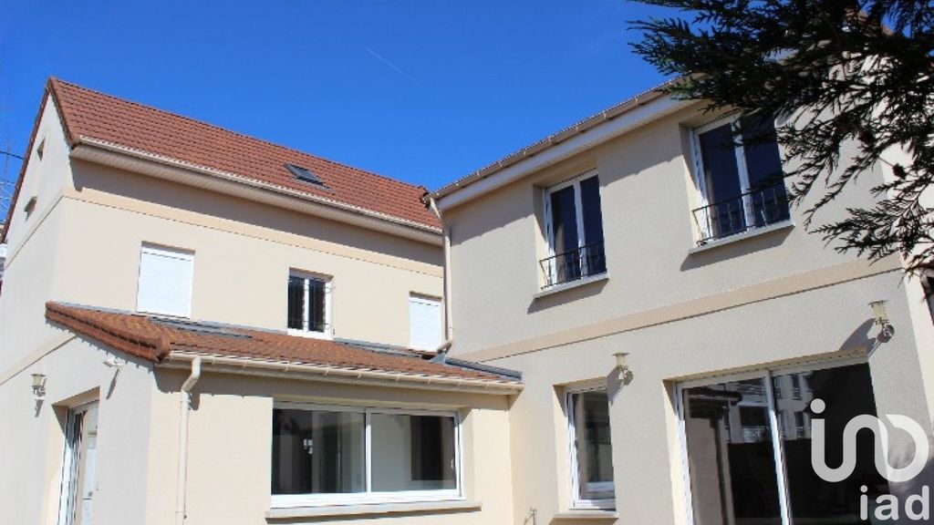 Achat maison à vendre 6 chambres 210 m² - Brie-Comte-Robert