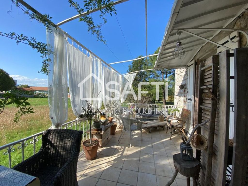 Achat maison à vendre 5 chambres 157 m² - Grospierres