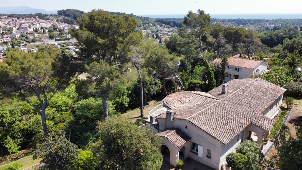 Achat maison à vendre 5 chambres 350 m² - Biot