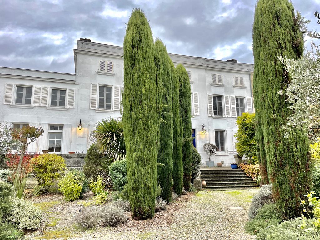 Achat maison à vendre 4 chambres 249 m² - Cognac