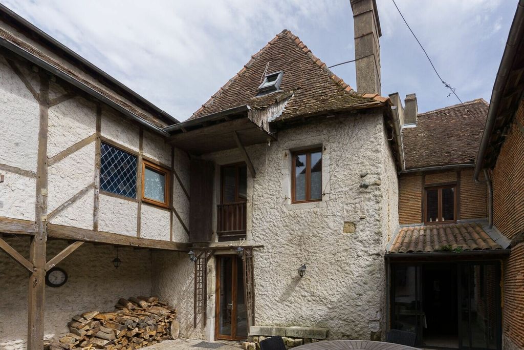 Achat maison à vendre 5 chambres 498 m² - Orthez