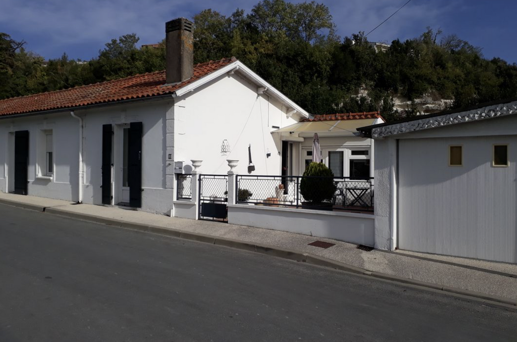 Achat maison à vendre 2 chambres 74 m² - Mortagne-sur-Gironde