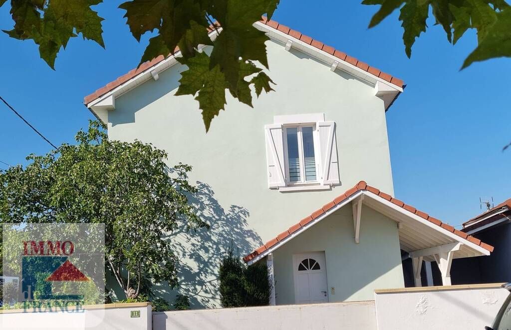 Achat maison à vendre 3 chambres 115 m² - Saint-Clair-de-la-Tour
