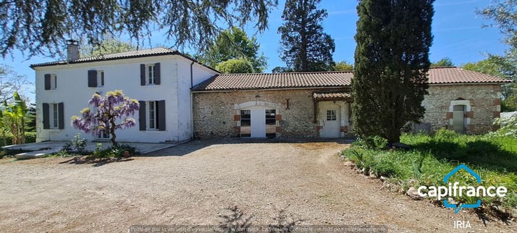 Achat maison à vendre 4 chambres 185 m² - Saint-Étienne-de-Fougères