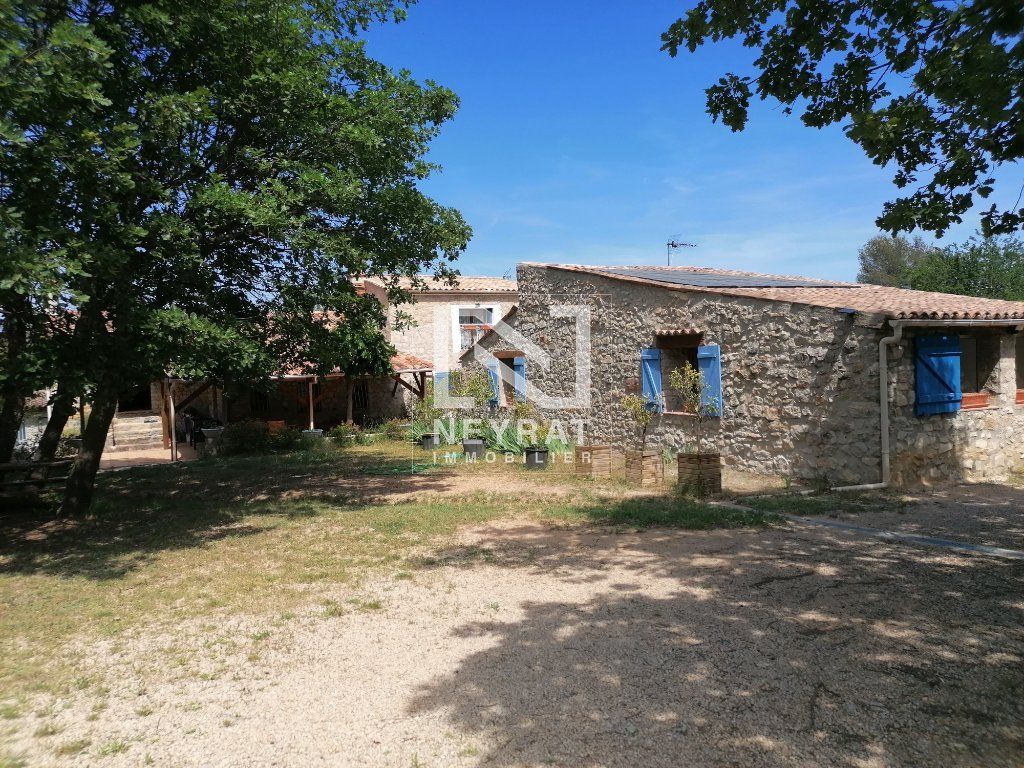 Achat maison à vendre 5 chambres 255 m² - Saint-Paul-en-Forêt