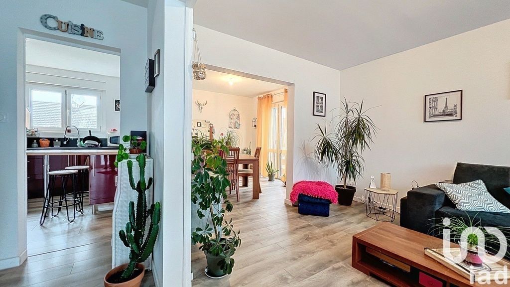 Achat maison à vendre 6 chambres 177 m² - Saint-Berthevin