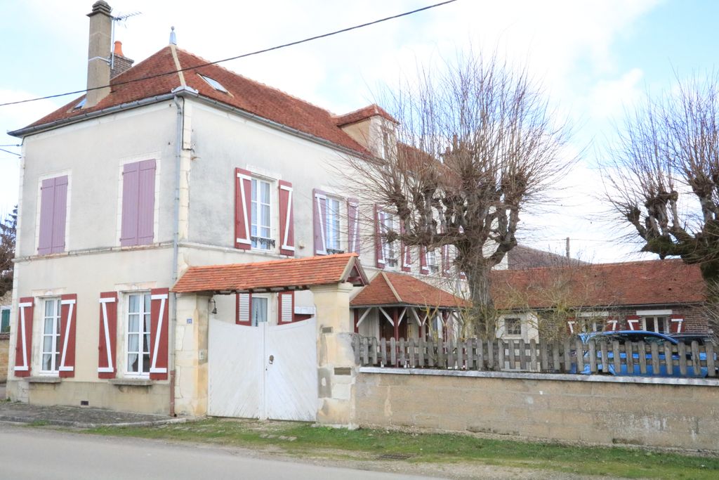 Achat maison à vendre 6 chambres 235 m² - Dannemoine