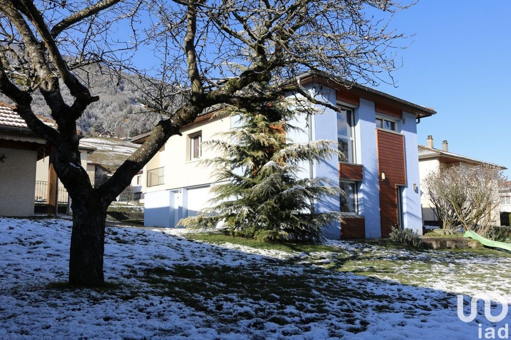 Achat maison à vendre 4 chambres 157 m² - Crêts-en-Belledonne