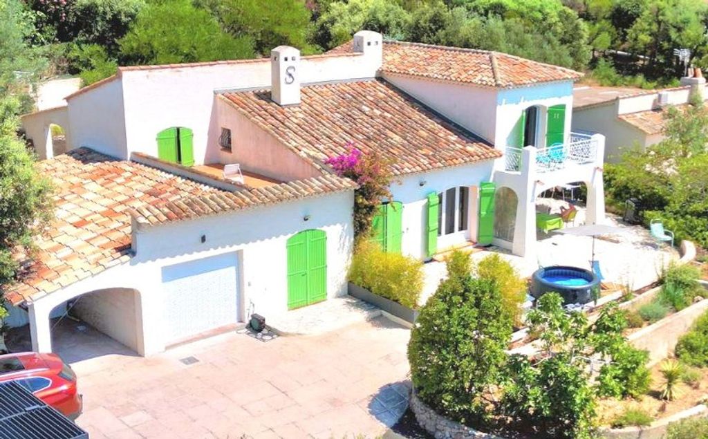 Achat maison à vendre 4 chambres 175 m² - Sainte-Maxime