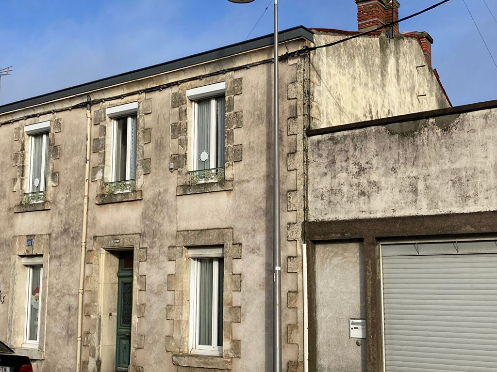 Achat maison à vendre 6 chambres 202 m² - Fontenay-le-Comte