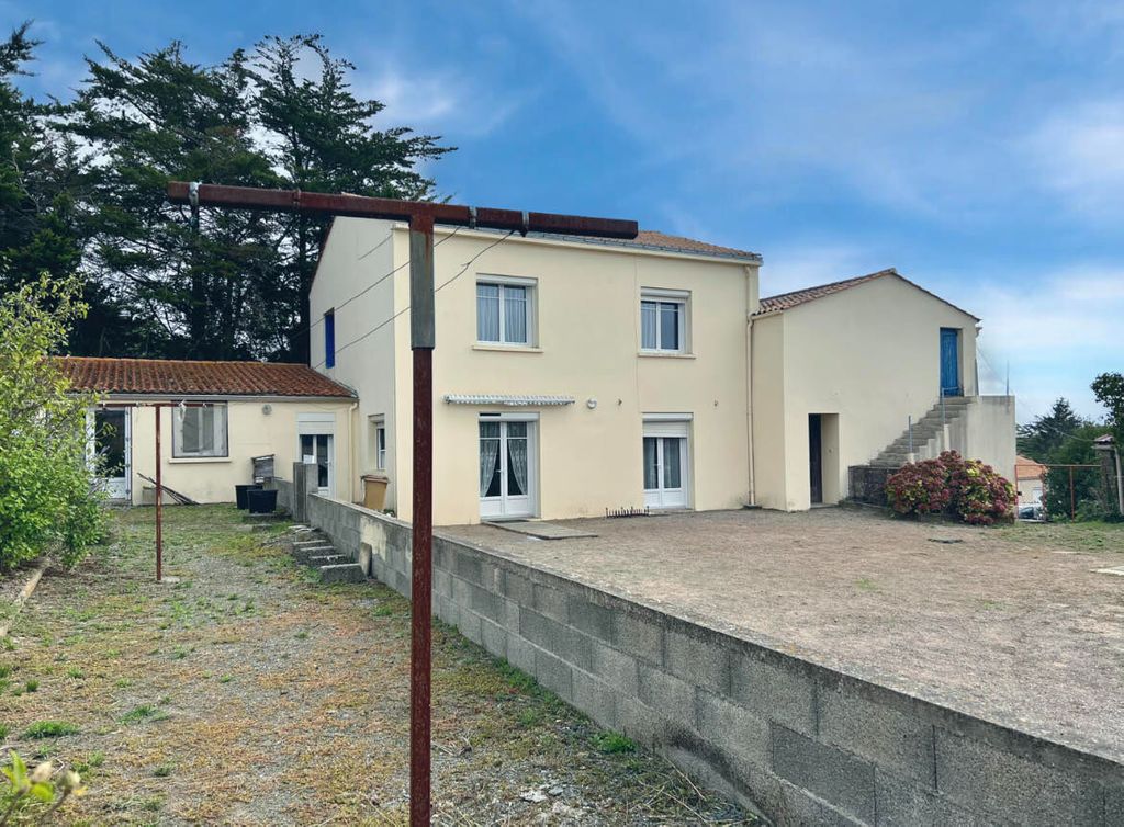 Achat maison à vendre 6 chambres 206 m² - Saint-Michel-en-l'Herm