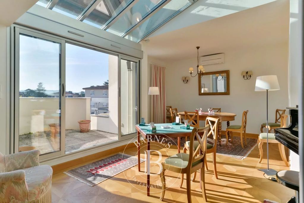 Achat appartement à vendre 6 pièces 192 m² - Écully