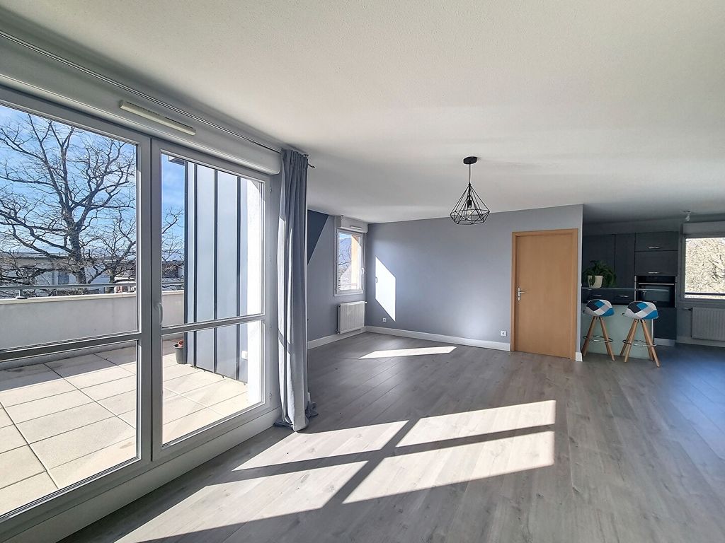 Achat appartement à vendre 4 pièces 83 m² - Prévessin-Moëns