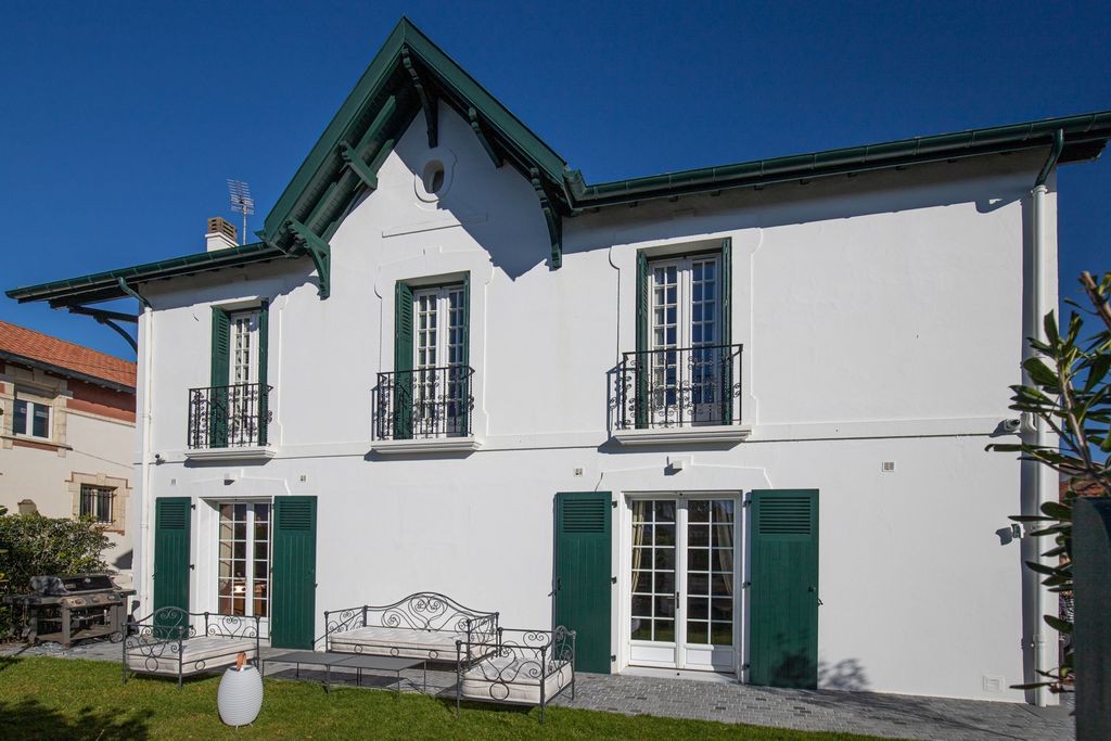 Achat maison à vendre 6 chambres 220 m² - Biarritz