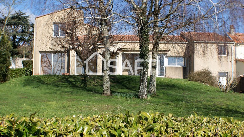 Achat maison à vendre 4 chambres 140 m² - La Châtaigneraie