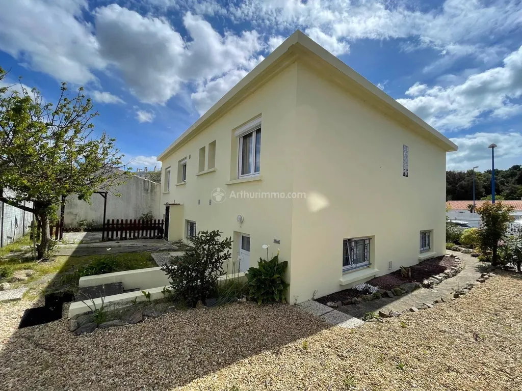 Achat maison à vendre 5 chambres 123 m² - Saint-Jean-de-Monts