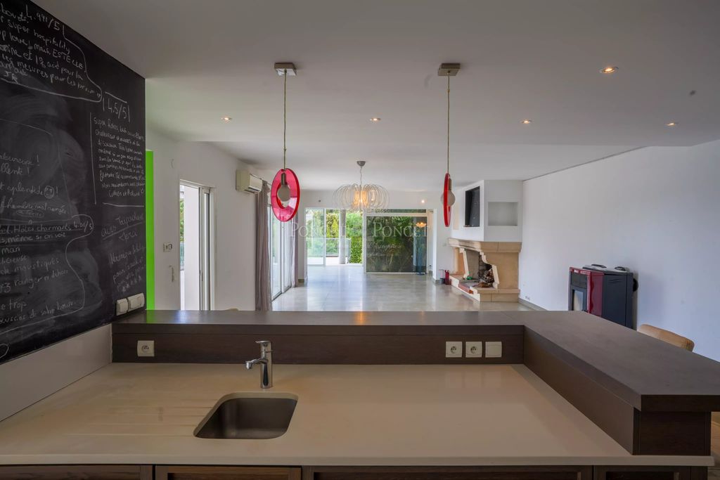 Achat maison à vendre 5 chambres 230 m² - Castelnau-le-Lez