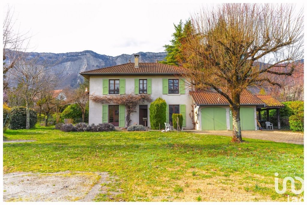 Achat maison à vendre 4 chambres 168 m² - Saint-Ismier