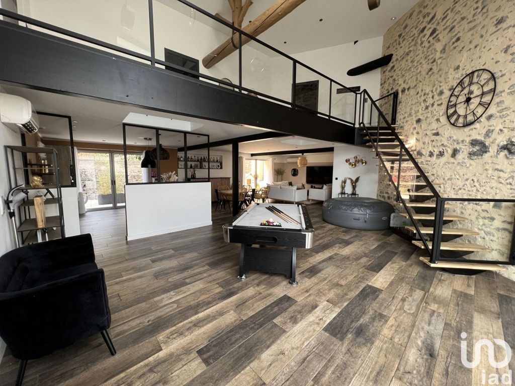 Achat maison à vendre 4 chambres 239 m² - Riom