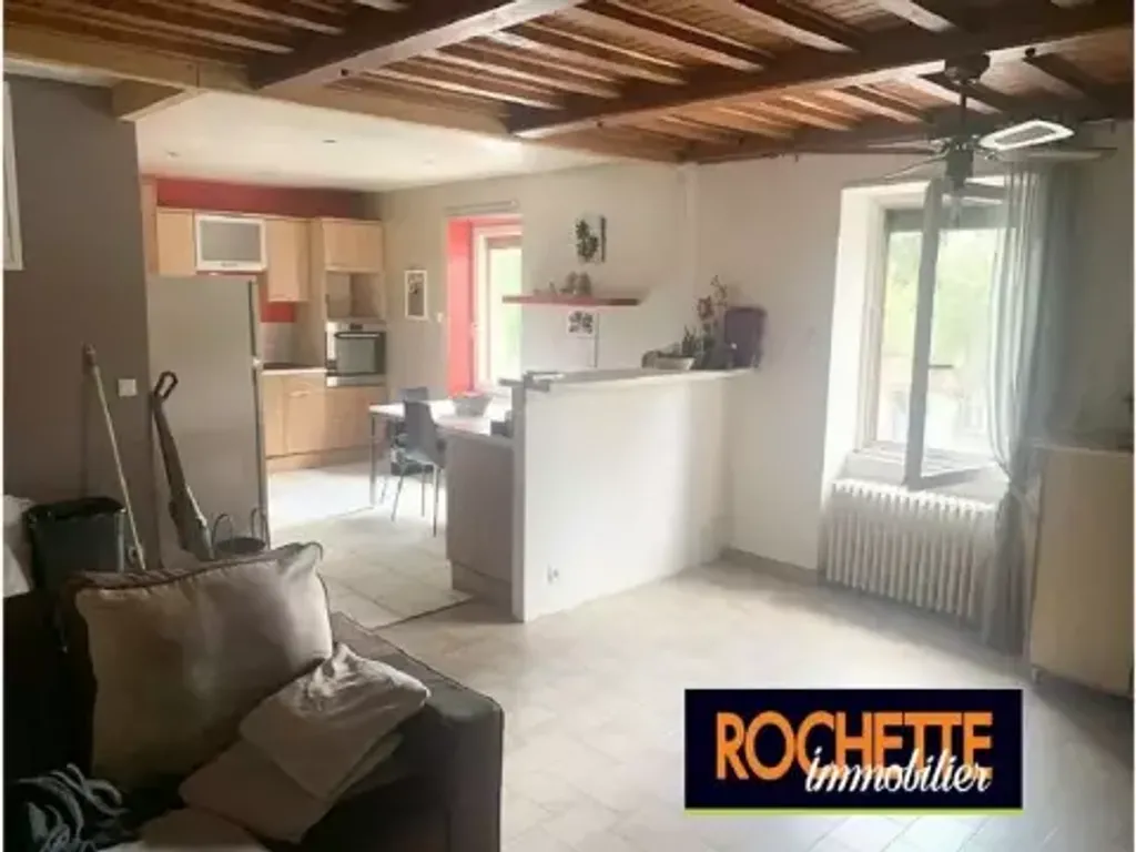 Achat appartement à vendre 6 pièces 117 m² - Boisset-lès-Montrond