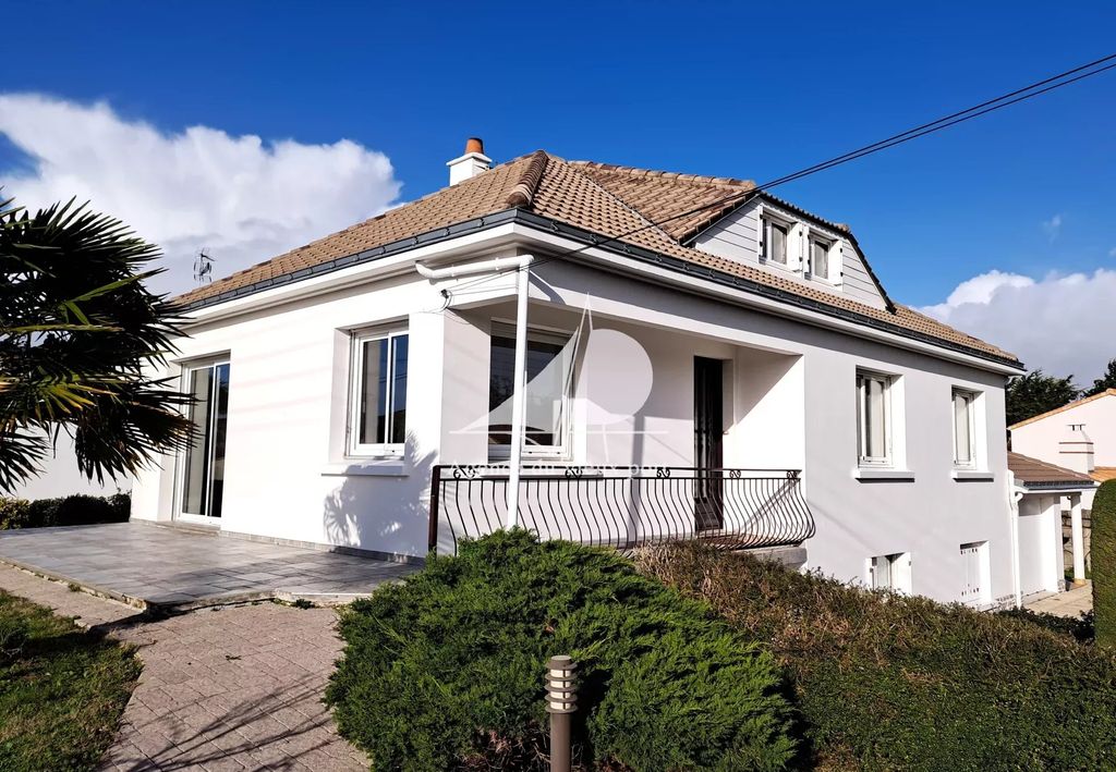 Achat maison à vendre 7 chambres 154 m² - Saint-Michel-Chef-Chef