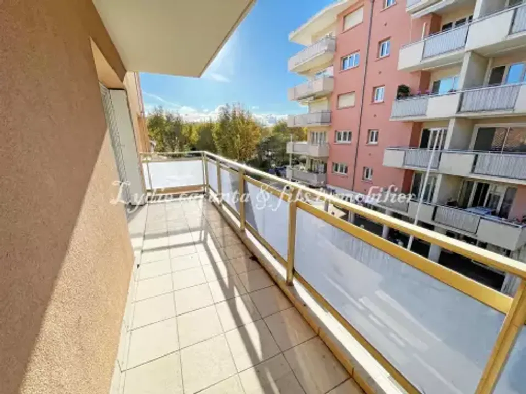 Achat appartement à vendre 4 pièces 77 m² - Sainte-Maxime