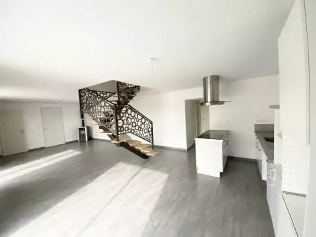 Achat maison à vendre 3 chambres 105 m² - Oytier-Saint-Oblas