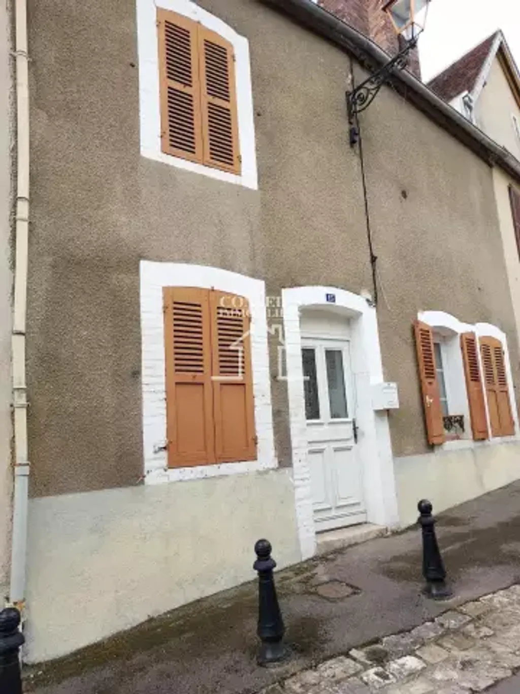Achat maison à vendre 2 chambres 83 m² - Saint-Julien-du-Sault