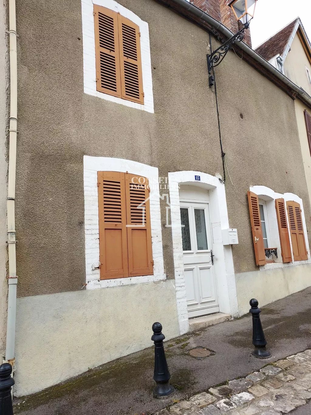 Achat maison à vendre 2 chambres 83 m² - Saint-Julien-du-Sault