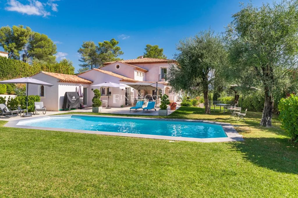 Achat maison à vendre 6 chambres 392 m² - Saint-Paul-de-Vence