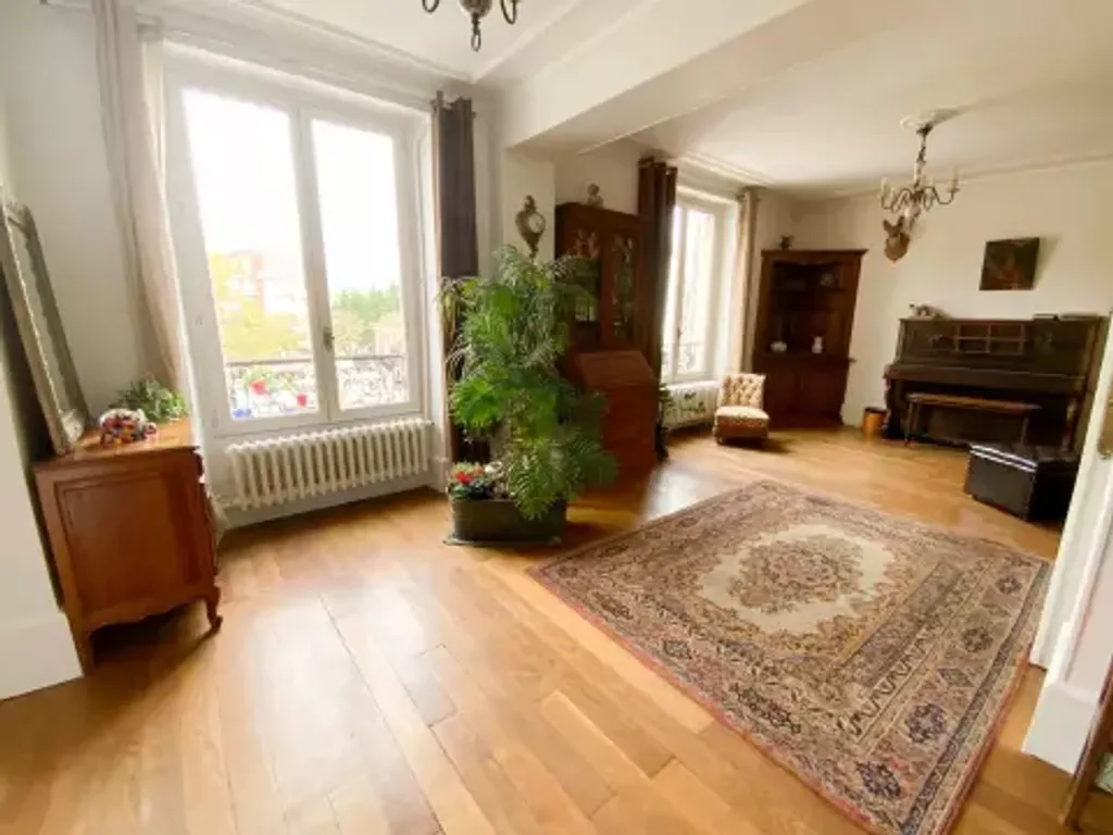 Achat appartement à vendre 6 pièces 105 m² - Le Bourget