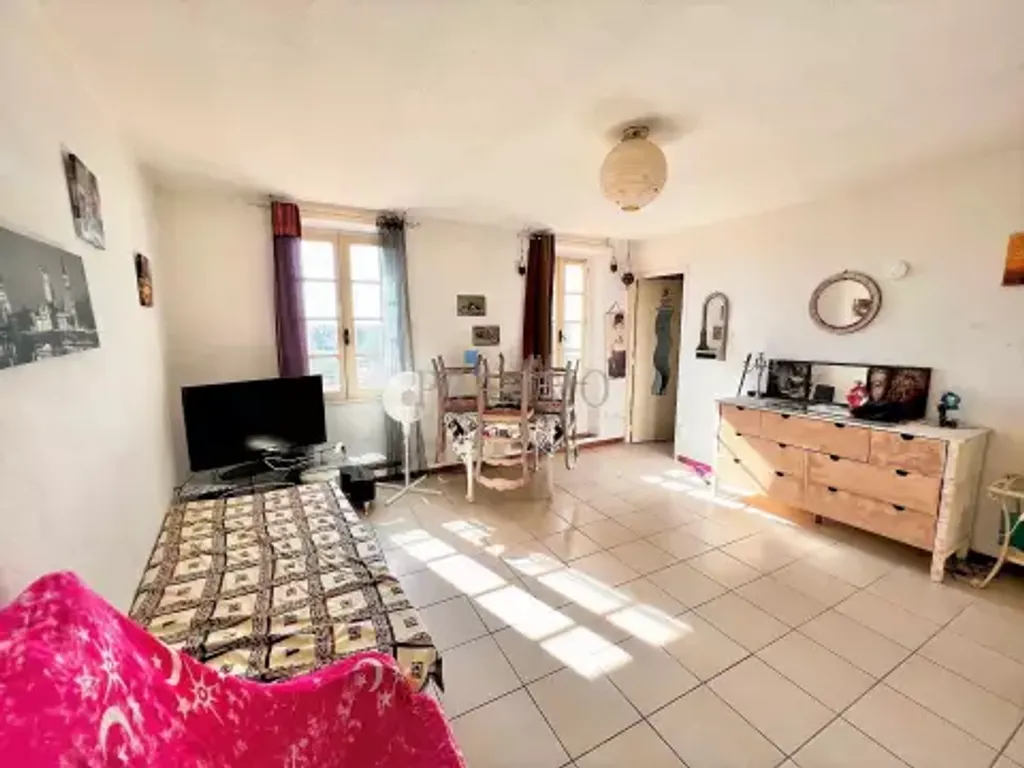 Achat maison à vendre 3 chambres 190 m² - Fréjus