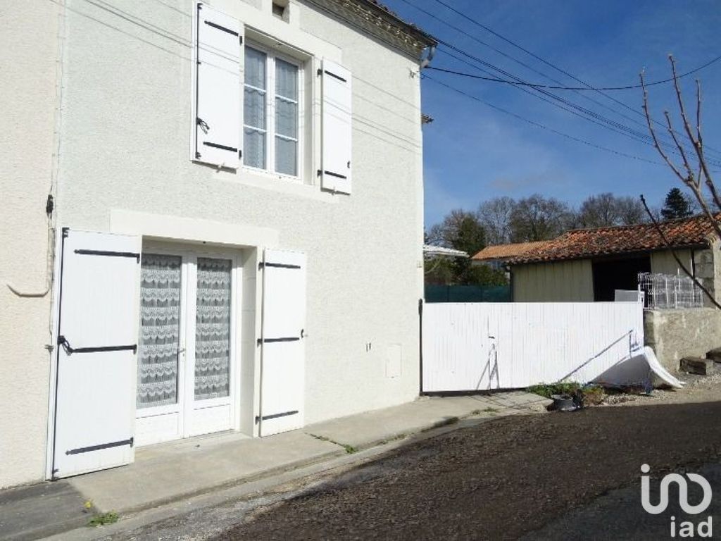 Achat maison à vendre 2 chambres 77 m² - Villefagnan