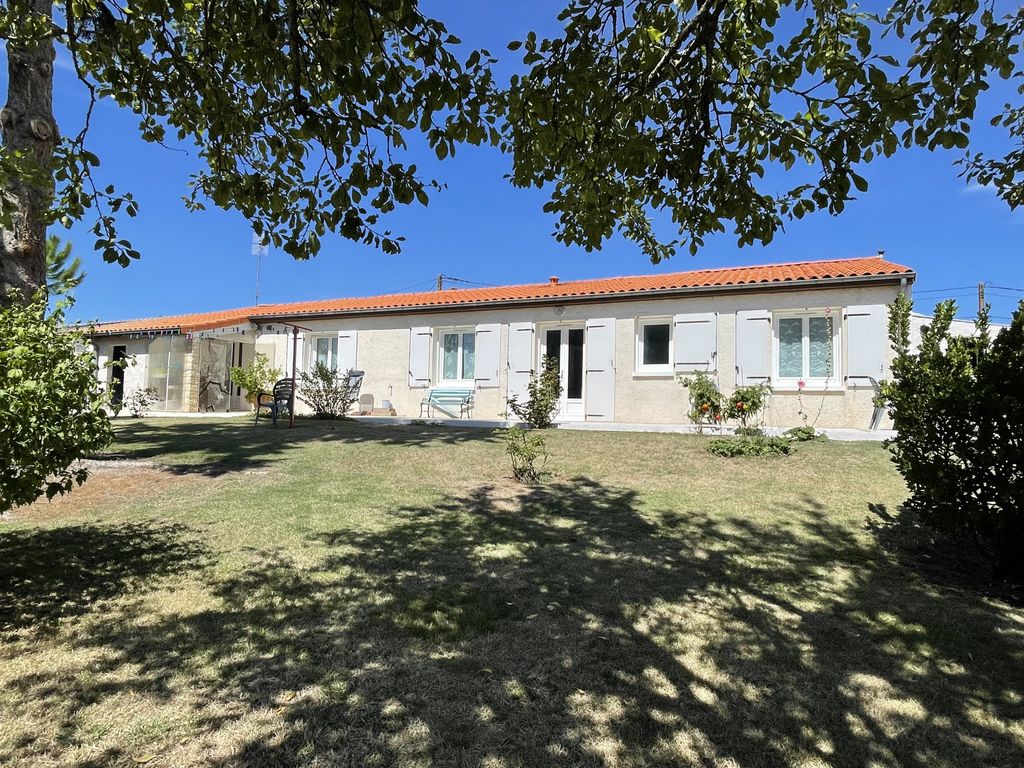 Achat maison à vendre 5 chambres 134 m² - Mortagne-sur-Gironde