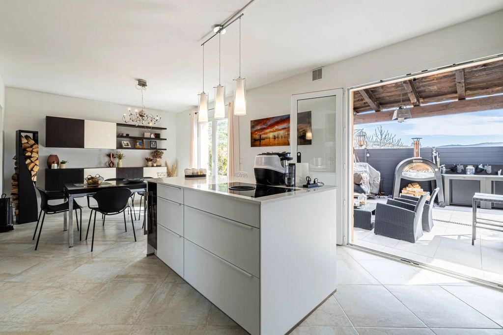 Achat maison à vendre 4 chambres 128 m² - Tourrette-Levens