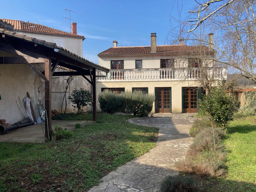 Achat maison à vendre 5 chambres 200 m² - Chasseneuil-sur-Bonnieure