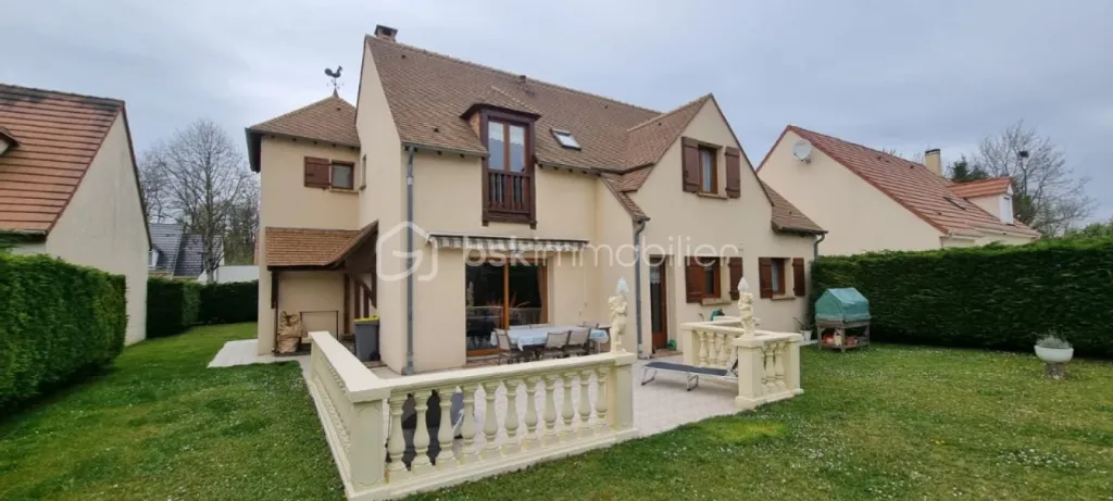 Achat maison à vendre 5 chambres 170 m² - Saint-Pierre-du-Perray