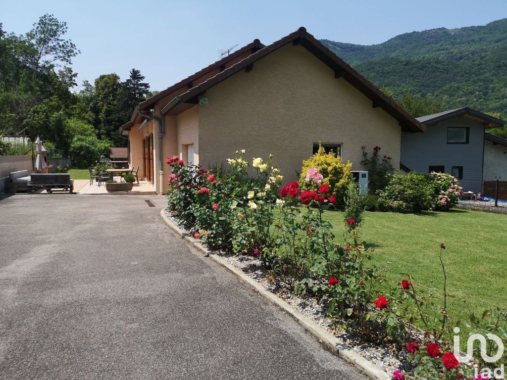 Achat maison à vendre 4 chambres 152 m² - Saint-Barthélemy-de-Séchilienne