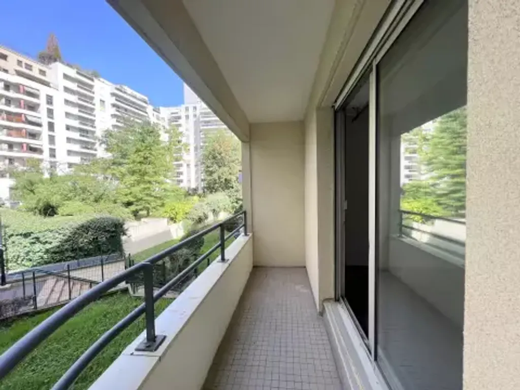 Achat appartement à vendre 3 pièces 84 m² - Courbevoie